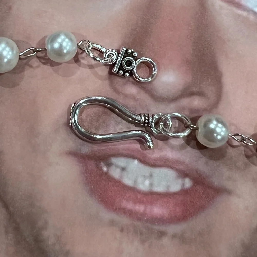 NWOT - Unisex pearl necklace